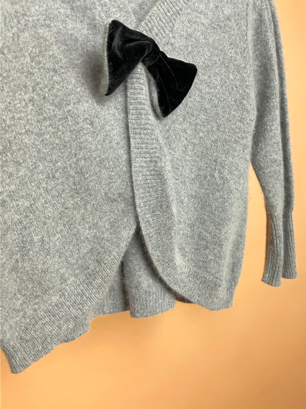 Y2K Marc Jacobs Grey Velvet Bow Knit Sweater