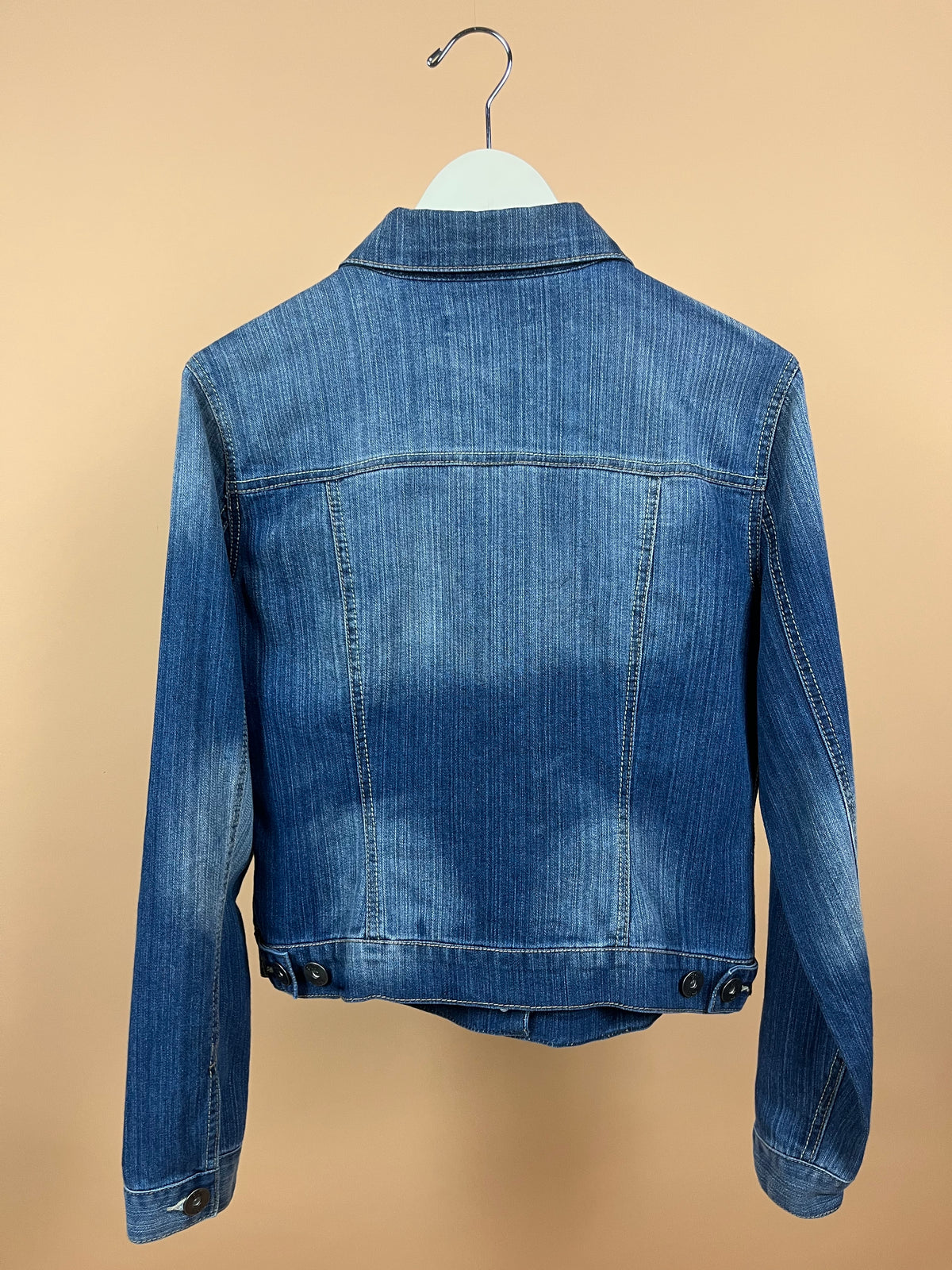 Y2K medium blue wash denim jacket with sharp point collar and flap pockets — Arkive Vintage