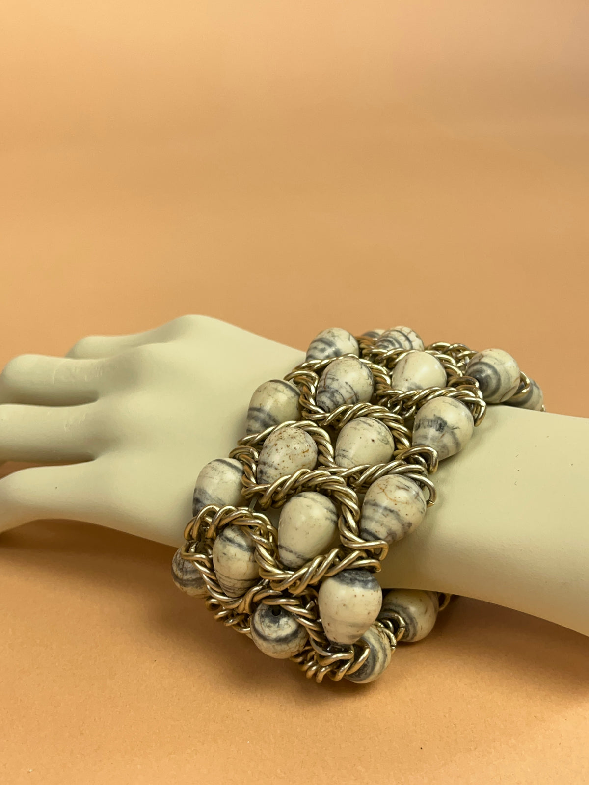 1980's Cream & Grey Marbled Beaded Bangle Bracelet