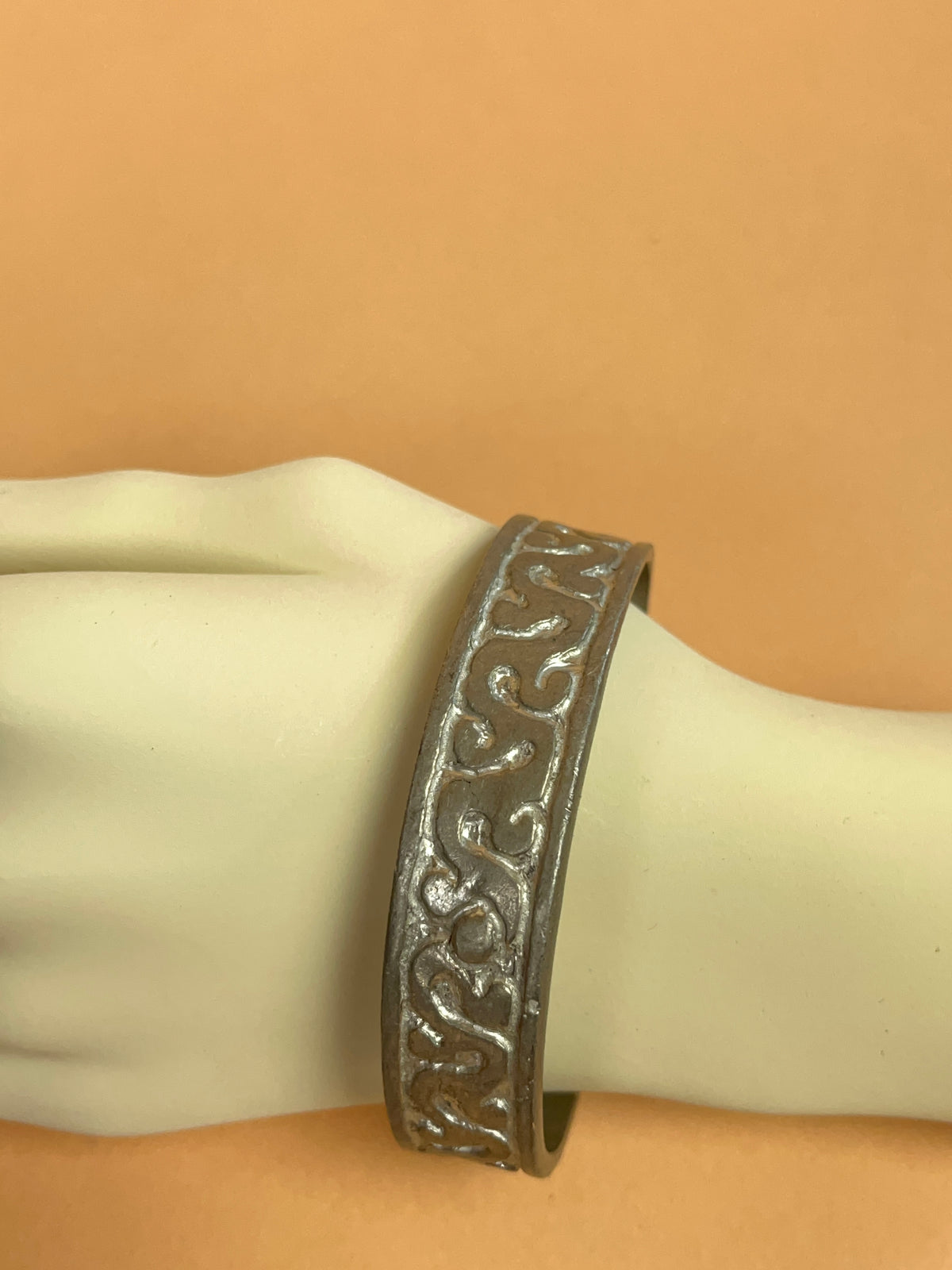 1960's Silver Ribbon Cuff Bangle