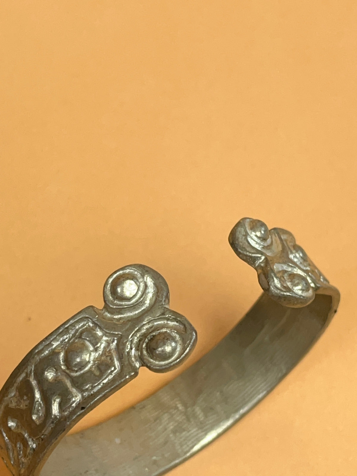 1960's Silver Ribbon Cuff Bangle