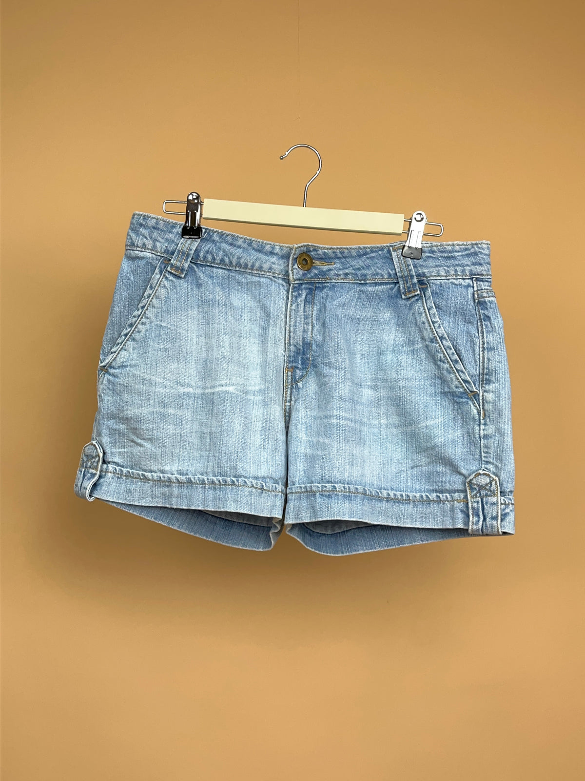 Y2K Levi's Light Wash Denim Shorts