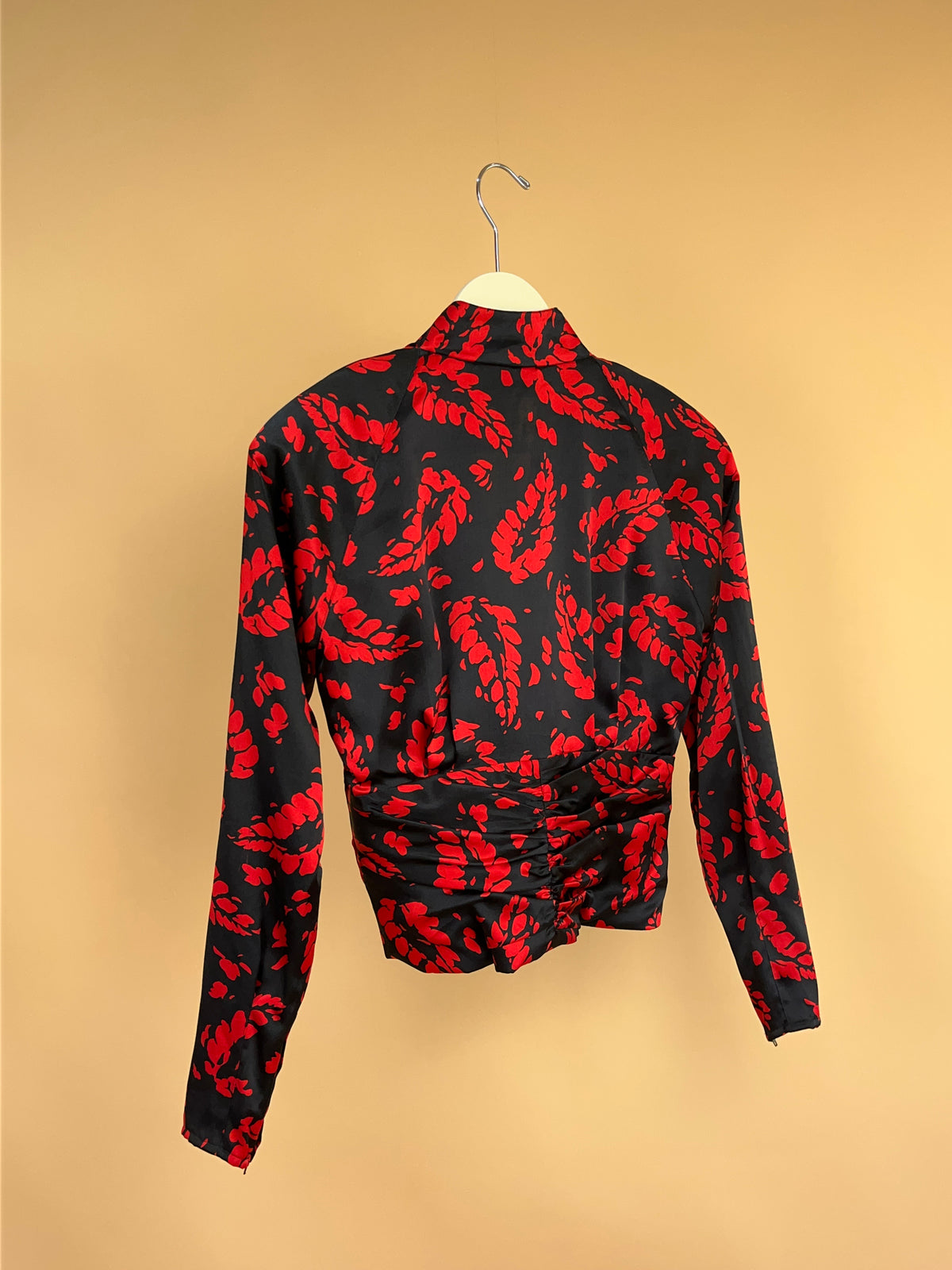 1980s Carlisle Silk Black & Red Blouse - 8