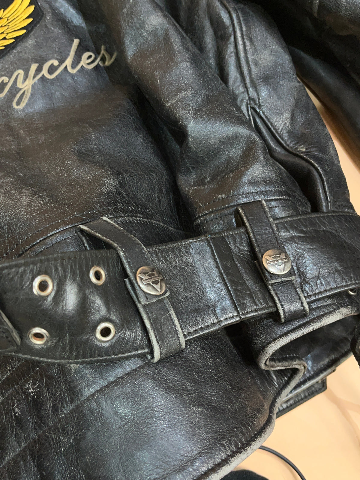 1990's Harley-Davidson HOG Member Patched Distressed Leather Biker Jacket - XL