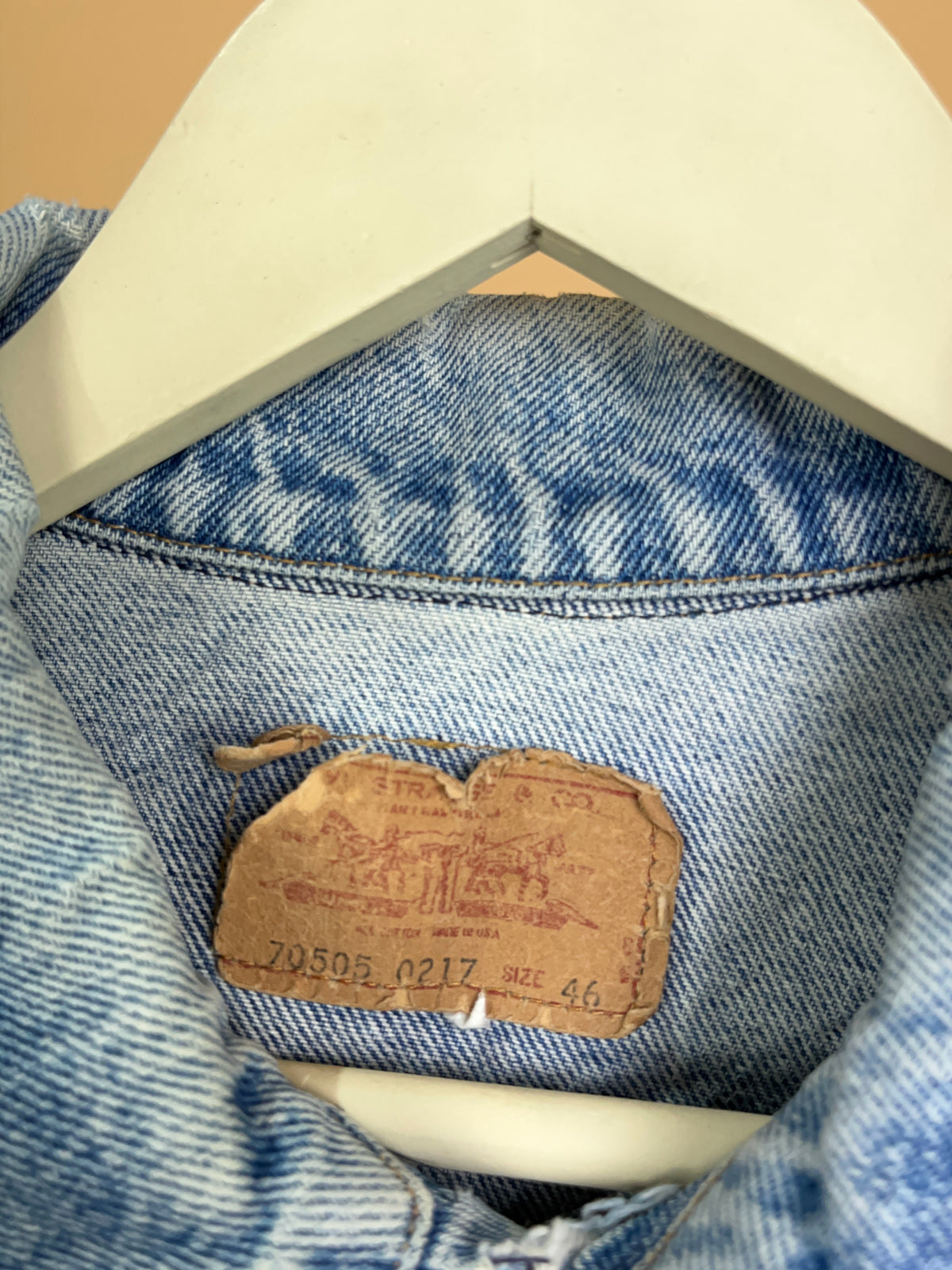 1970's Levi's stonewashed denim trucker jacket with small e red tab — Arkive Vintage