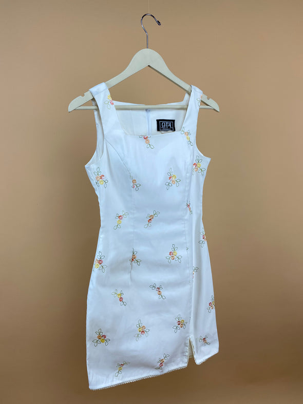 1990's Embroidered Ivory Shift Dress