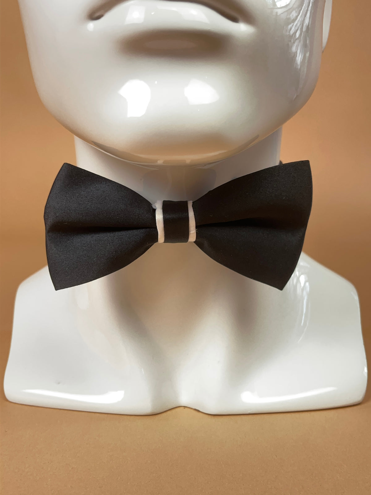 Arkive Bowtie - Black/White Centre Trim