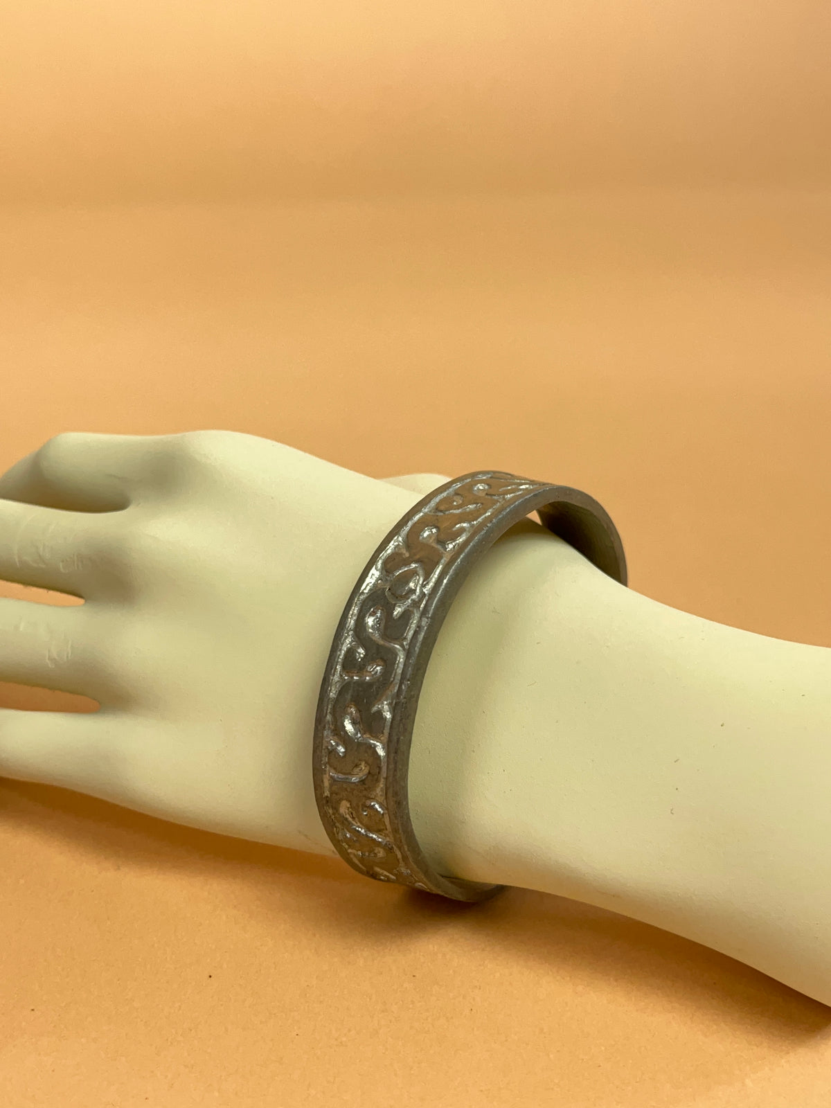 1960's Silver Ribbon Cuff Bangle
