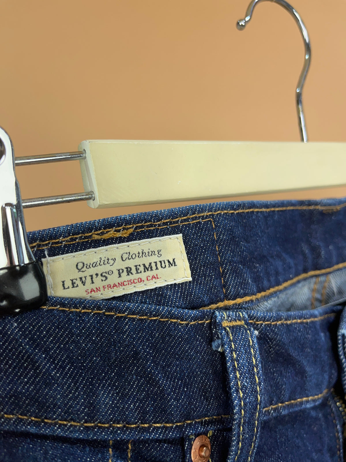 Vintage Levi's 505 dark wash straight leg denim jeans with zip fly — Arkive Vintage