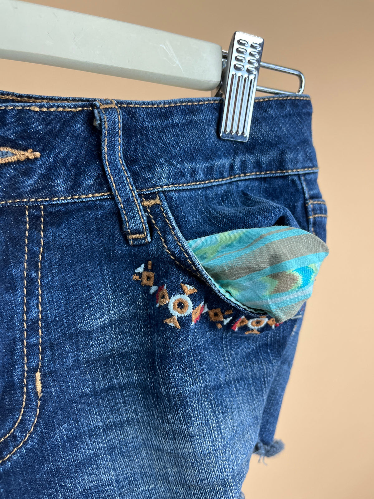 Y2K Roxy vintage wash denim micro shorts with earthy embroidery detail, size 8 — Arkive Vintage