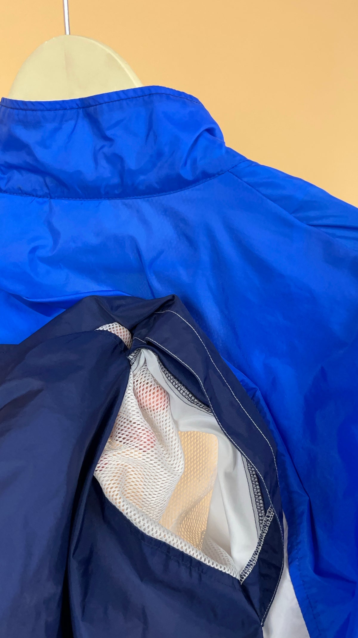 Vintage Nike blue and white windbreaker with front zip closure — Arkive Vintage