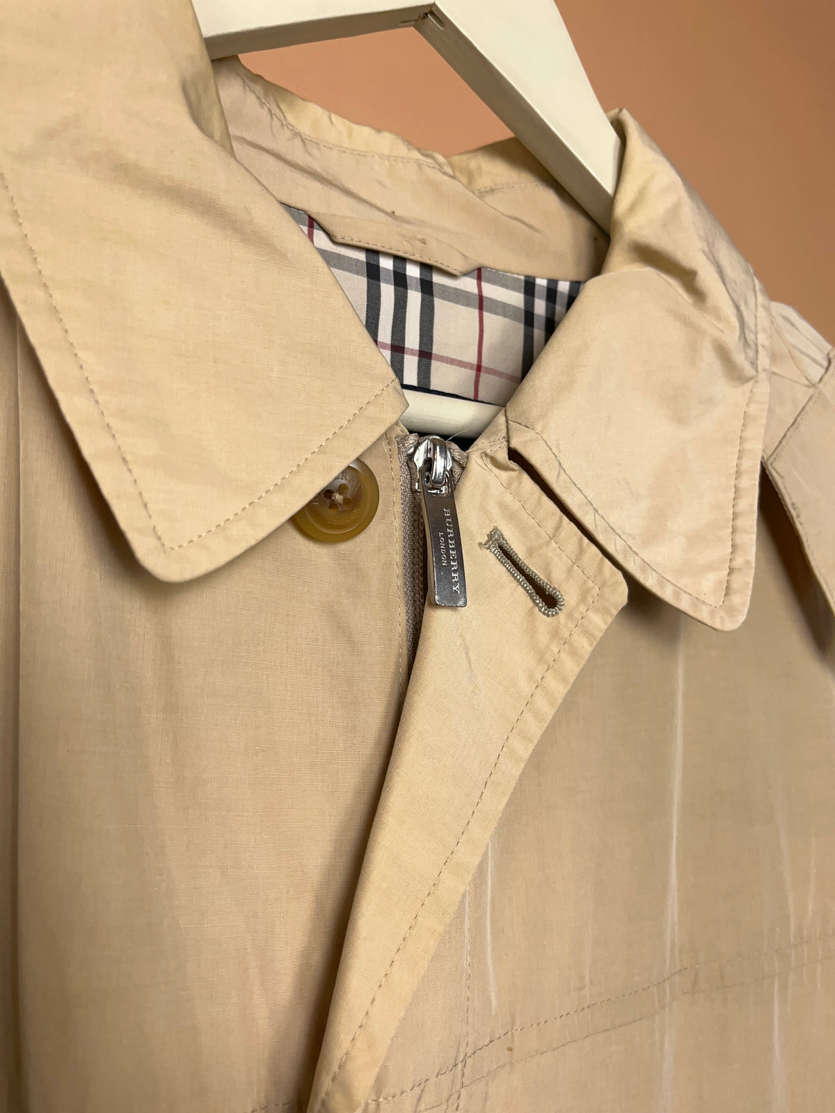 Y2K Burberry London beige coat with detachable hood, Nova check lining — Arkive Vintage