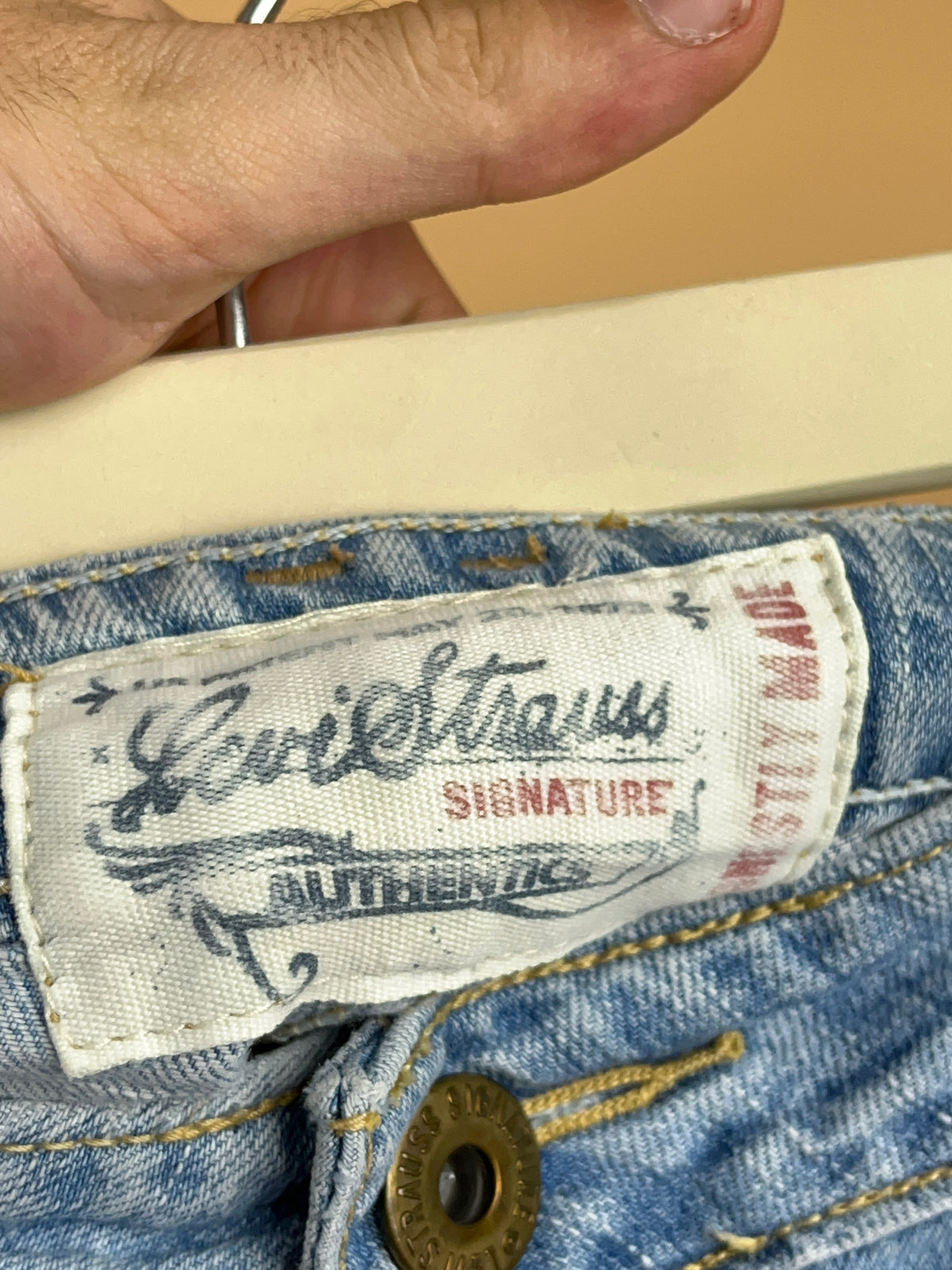 Y2K Levi's Light Wash Denim Shorts — Arkive Vintage